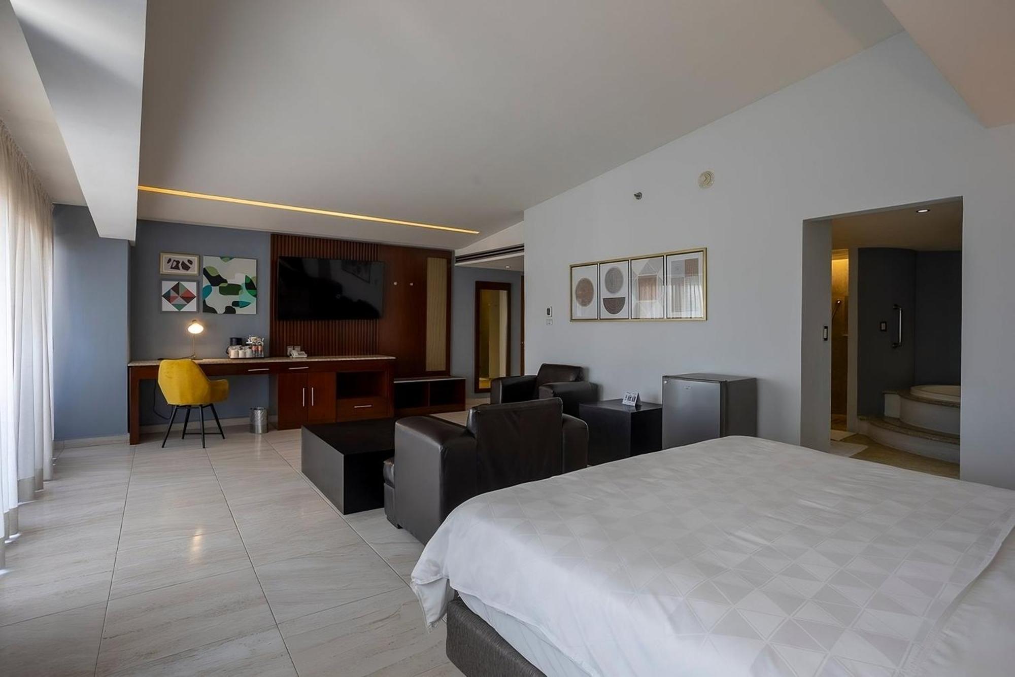Holiday Inn Puebla Finsa By Ihg Екстер'єр фото